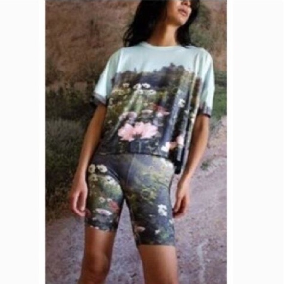 NWT: WRAY Women's Daisy Fileld Floral Biker Shorts Blue Green - Picture 1 of 6